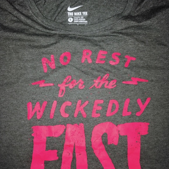 Bundle of women’s Nike tees - Picture 5 of 5